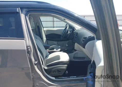 2021 Jeep Compass Limited 4X4 из США, поврежденный, VIN 3C4NJDCBXMT596279